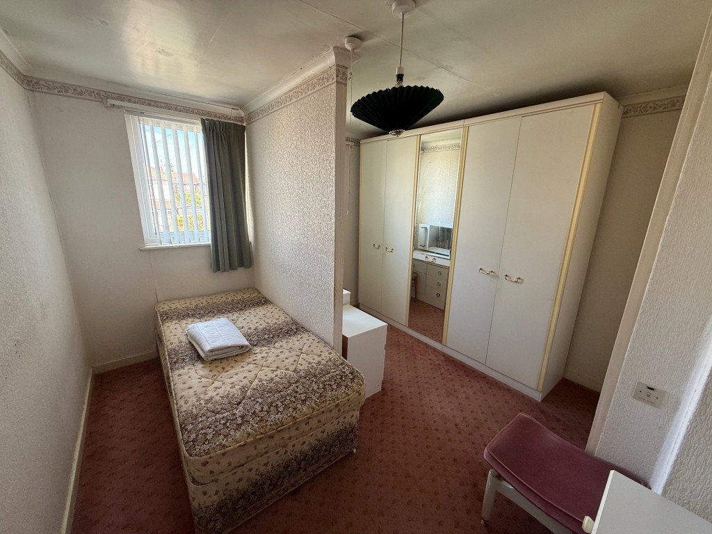 Lot: 84 - SEMI-DETACHED HOUSE FOR IMPROVEMENT - Bedroom one sleeping area with partition